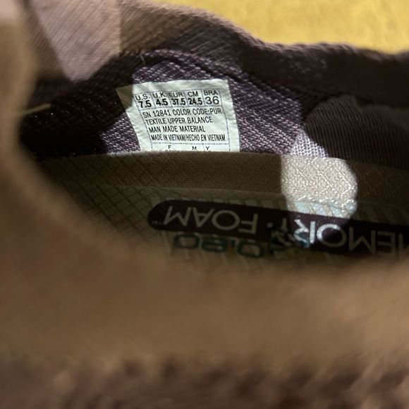 Sketchers memory foam ultra flex slip on sneaker - Picture 2 of 3